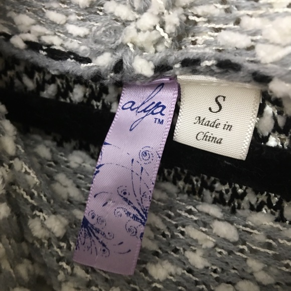 Cowl neck Sweater /poncho with sleeves & long back - Picture 4 of 4